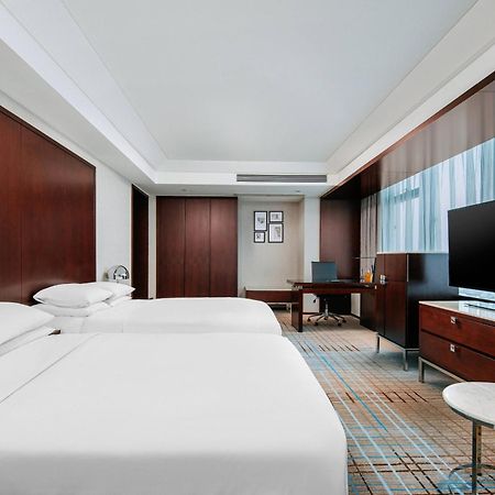 Renaissance Shanghai Zhongshan Park Hotel Bagian luar foto