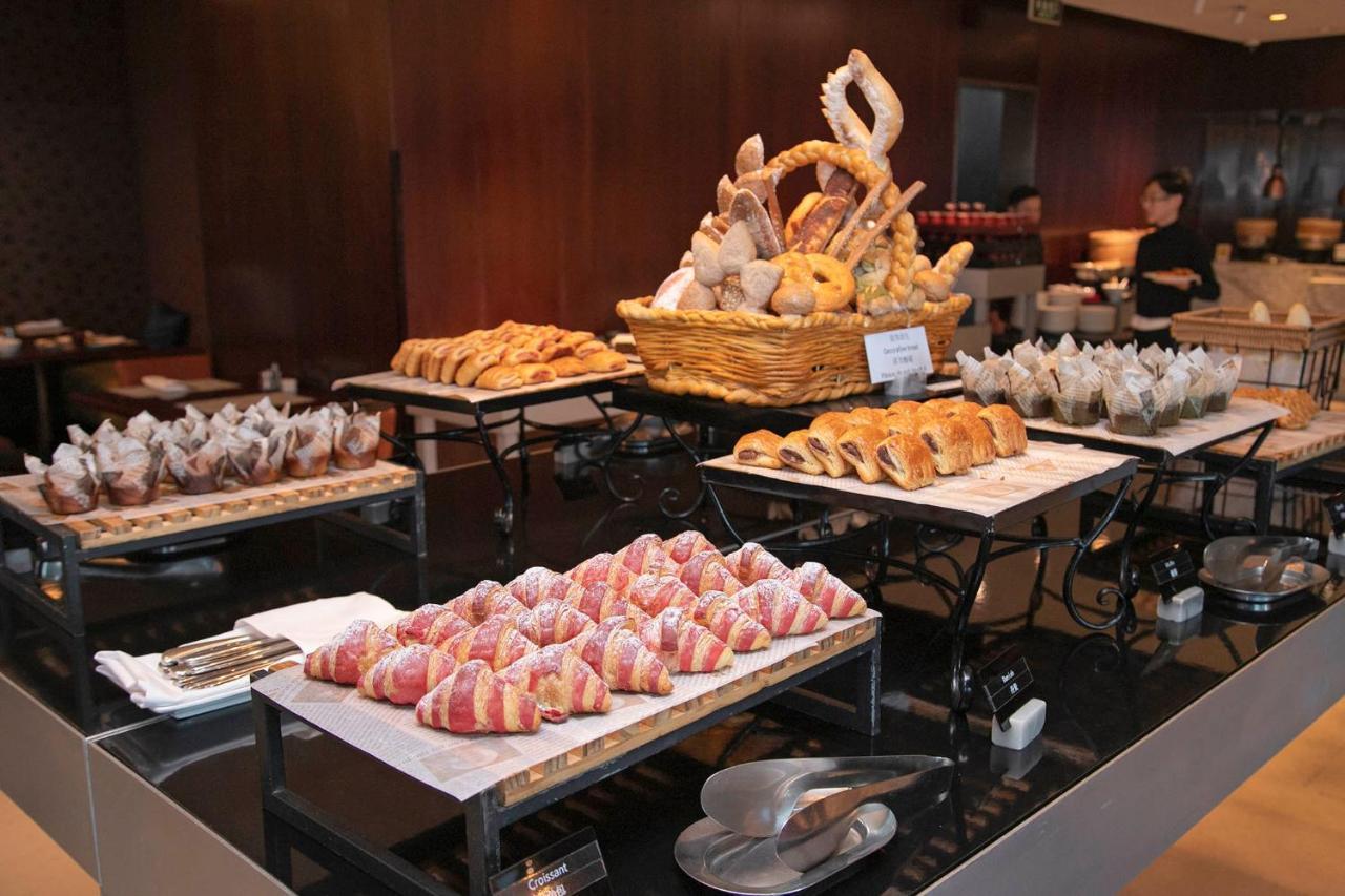 Renaissance Shanghai Zhongshan Park Hotel Bagian luar foto