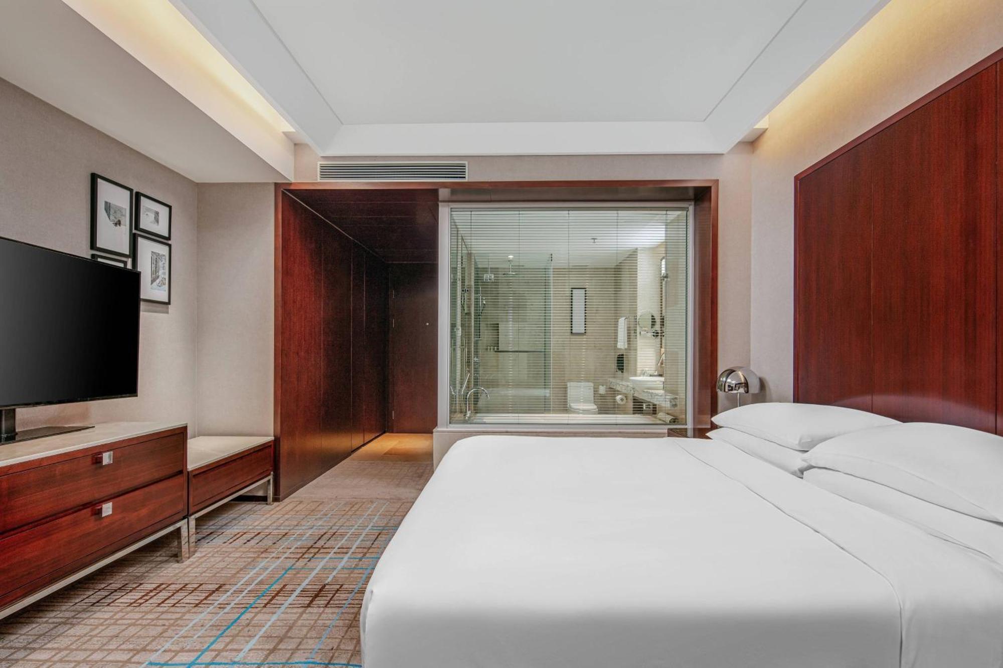 Renaissance Shanghai Zhongshan Park Hotel Bagian luar foto