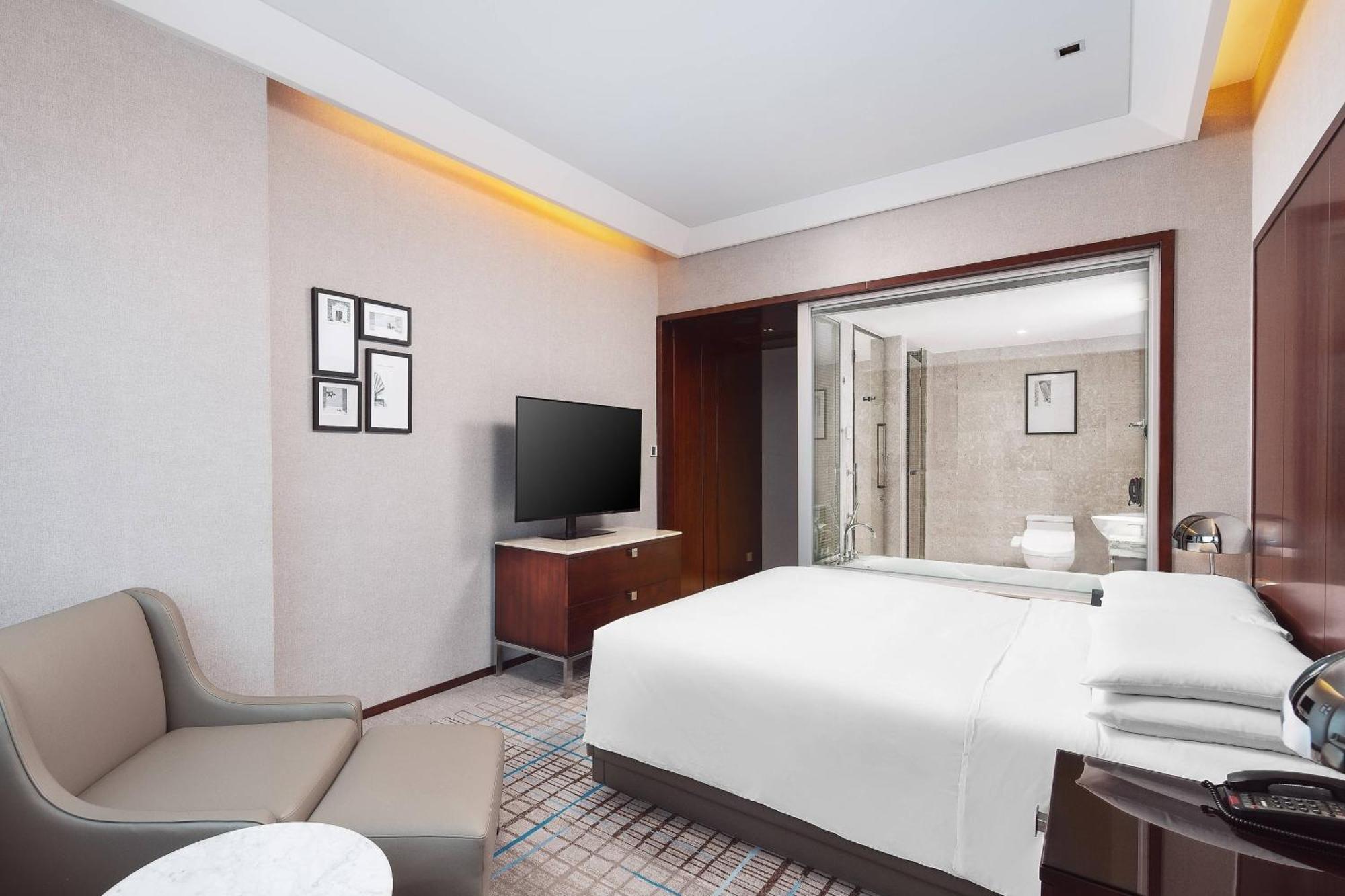 Renaissance Shanghai Zhongshan Park Hotel Bagian luar foto