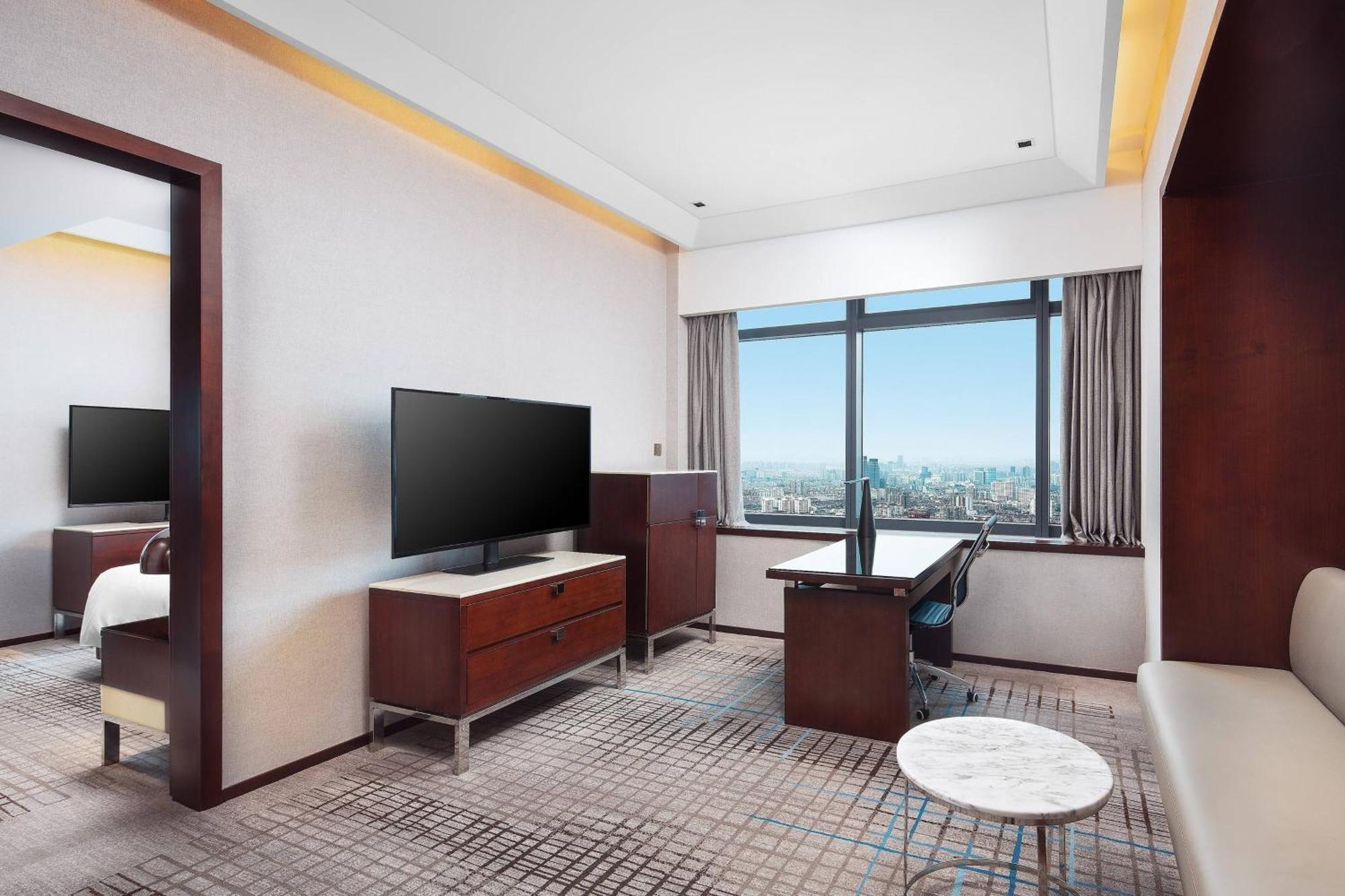 Renaissance Shanghai Zhongshan Park Hotel Bagian luar foto