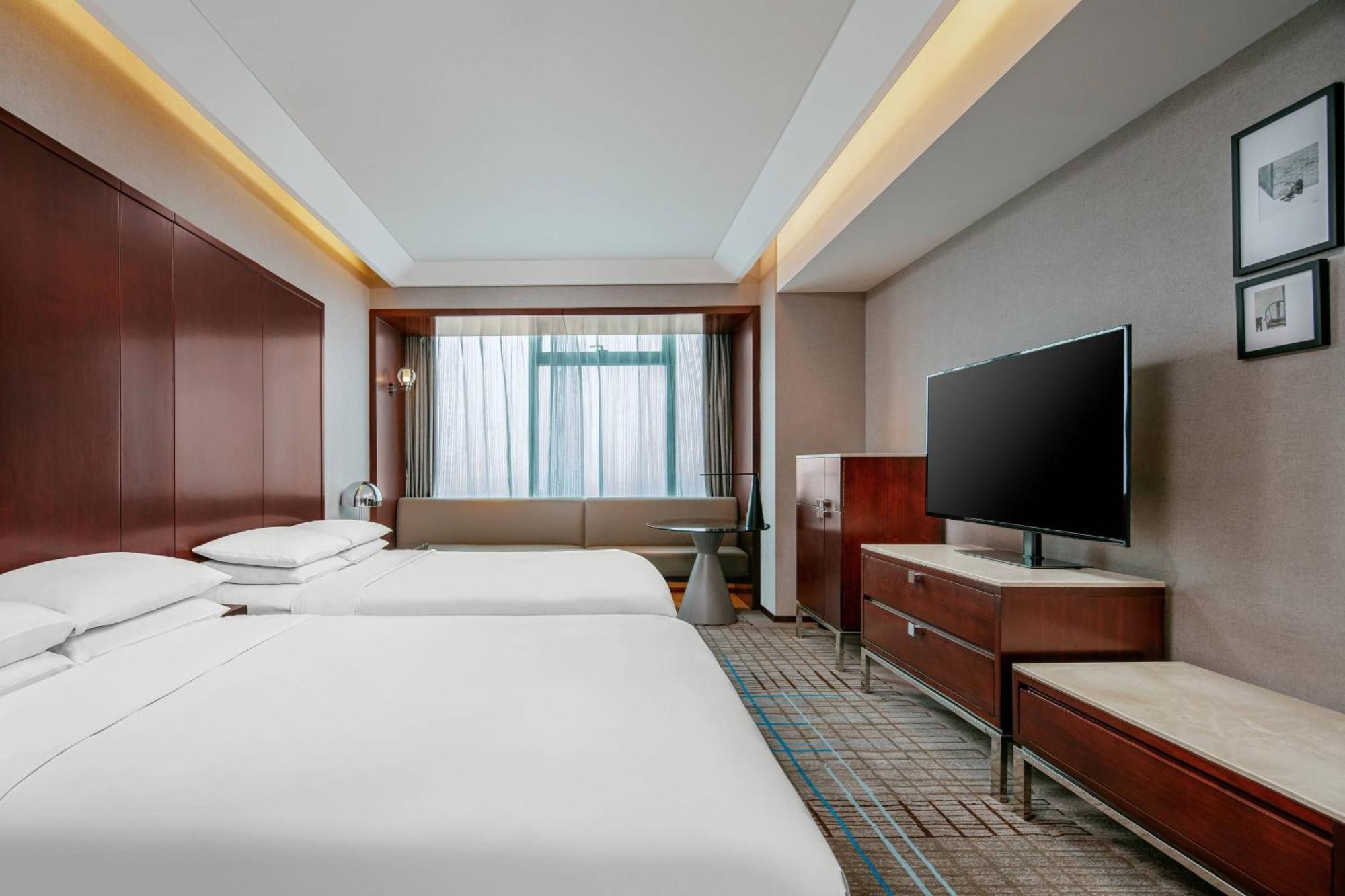 Renaissance Shanghai Zhongshan Park Hotel Bagian luar foto
