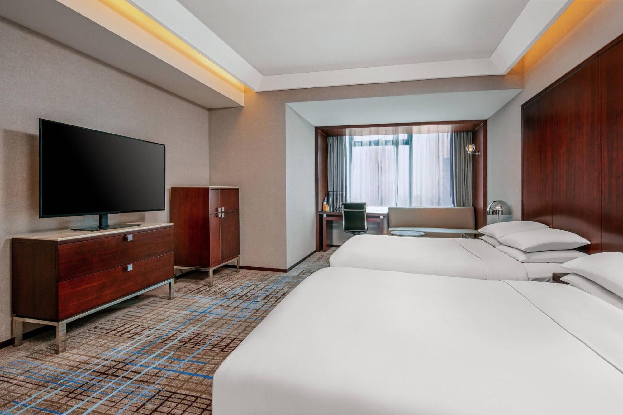 Renaissance Shanghai Zhongshan Park Hotel Bagian luar foto
